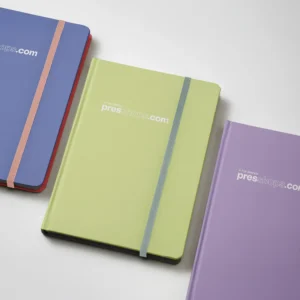 Blocos de notas Presshops coloridos com capa rígida e elástico, perfeitos para escritórios, escolas e eventos empresariais.